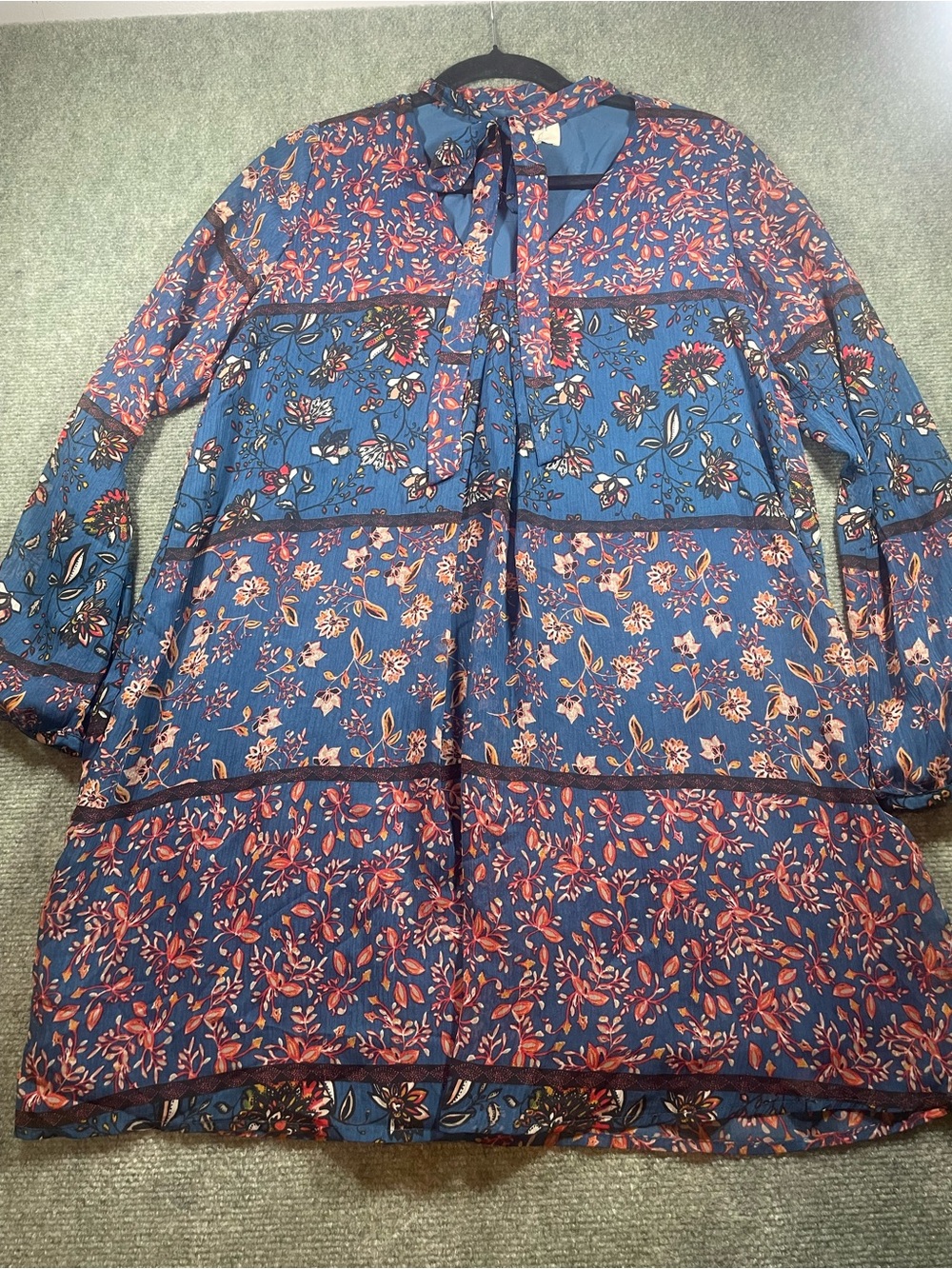 Everly Blue Floral Tie-Neck Long Sleeve Dress‎